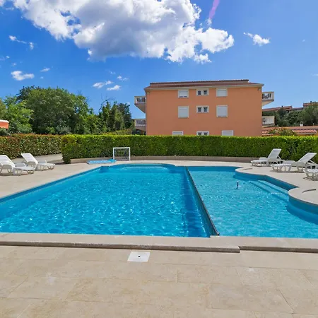 Pretty In Near Seabeach And Town Centre Apartment Banjole