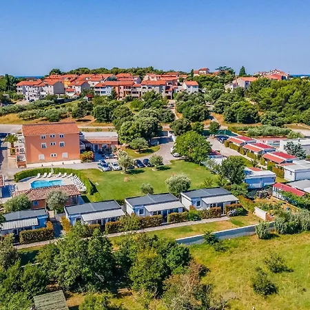 Pretty In Near Seabeach And Town Centre Banjole