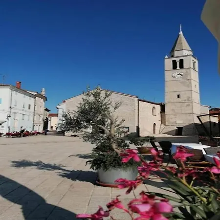Апартаменты Pretty In Near Seabeach And Town Centre